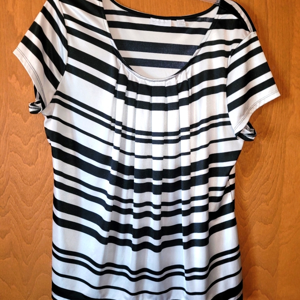 Black & white blouse